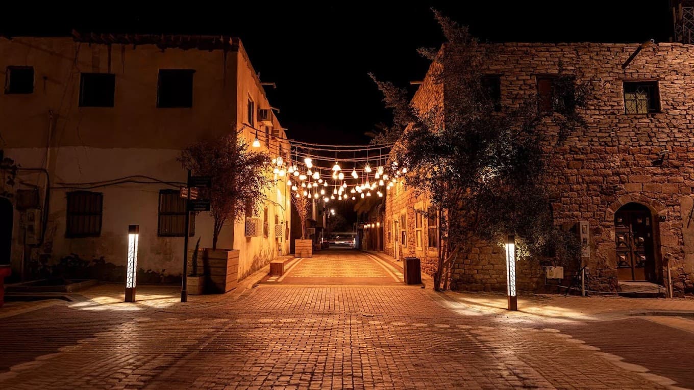 برنامج يوم كامل في البلدة القديمة في العلا وحي الجديدة للفنون